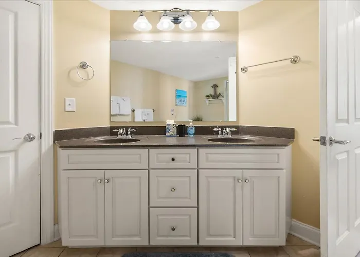 Apartment 3 Bedroom Belmont Towers On Boardwalk: Ocean & Bay Views *