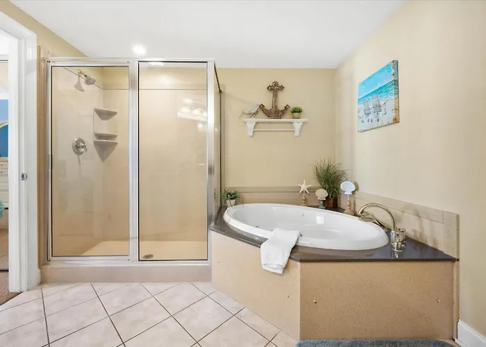 Apartment 3 Bedroom Belmont Towers On Boardwalk: Ocean & Bay Views